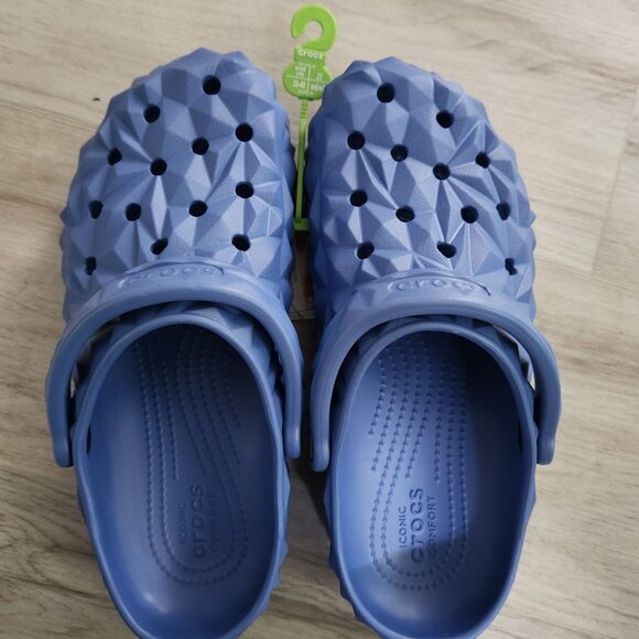 Crocs - Picture 2 of 3